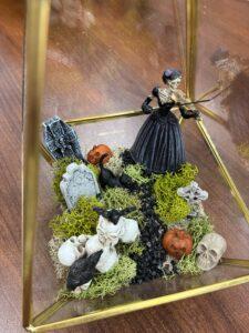 Example cemeterrarium on a desk.